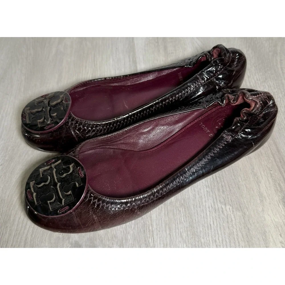 Tory Burch Reva Ballet Flats Dark Brown‎ Patent Leather Embellished Logo sz 5